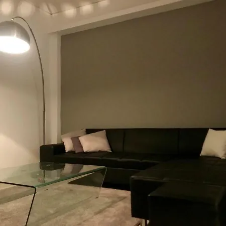 Renovated Minimal Apartment Next To Metro-3