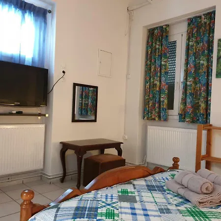 Antonia Family House Near Center-3