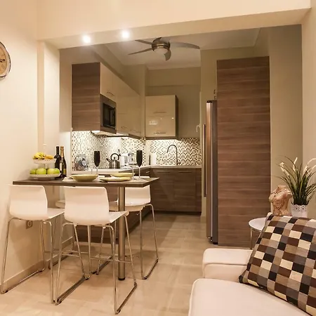 Pretty Rooms With Shared Bathroom In Gold And Blue Apartment In Safe Central Area-3