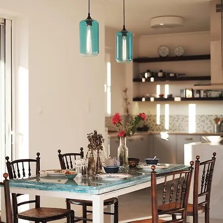 Spacious And Stylish Apartment With A Great View!-3