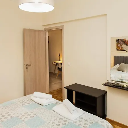 Restfull Fully Renovated Apt In Thisio-2