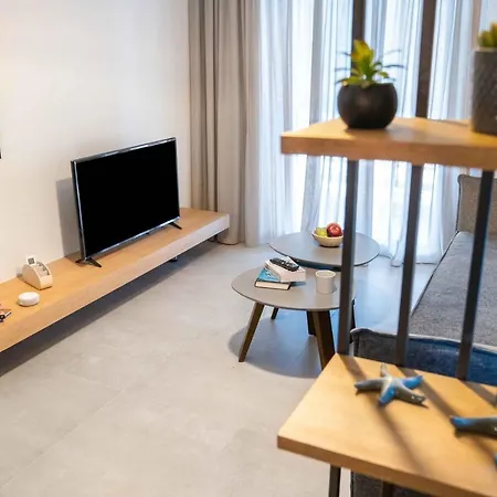 Suites 05-06 - Smart Cozy Suites - Large 2 Bedroom, Near Athens And Metro-3