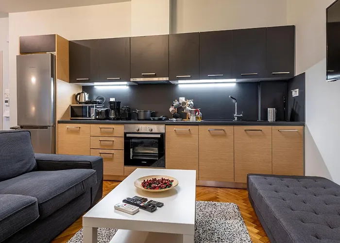 Modern 5Bd Apartment In The Heart Of Atenas