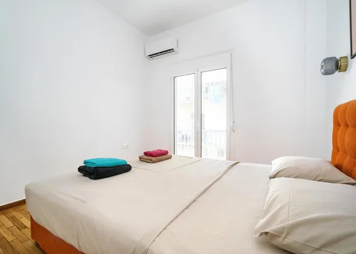 Majestic Flat With Huge Terrace In The City Center Atenas