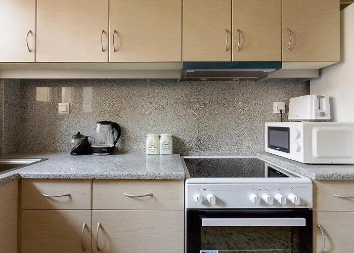 Bright And Spacious 2-Bedroom Apartment In Atenas
