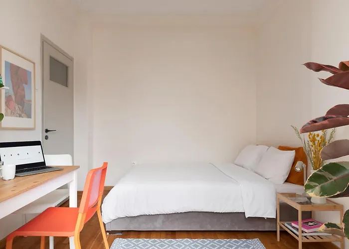 Studio With Sunny Balcony In Exarcheia Atenas