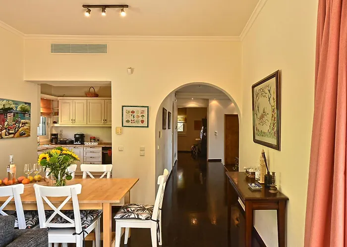 Pousadas com piscina privada em Atenas