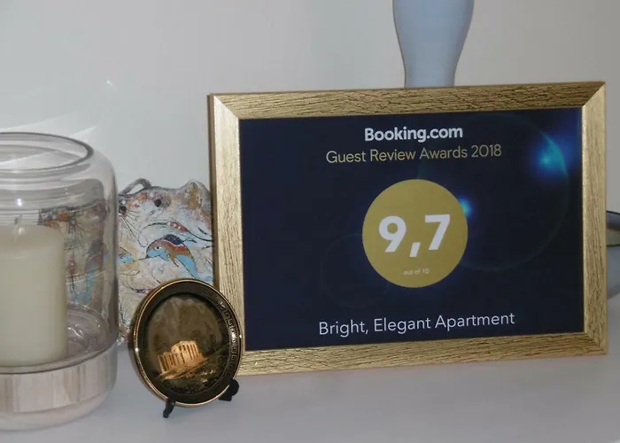 Bright, Elegant Apartment Atenas admite animales