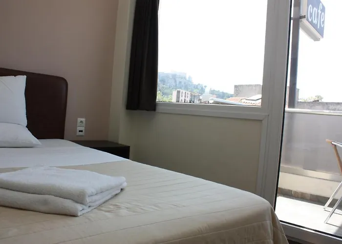 Pella Inn Hostel Atenas